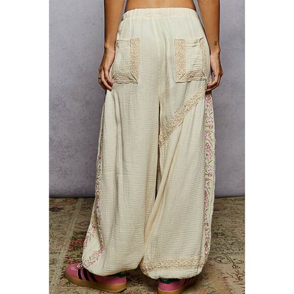 POL Floral Embroidered Lace Trim Detail Drawstring Waist Jogger Pants | Cream - Picture 2 of 4